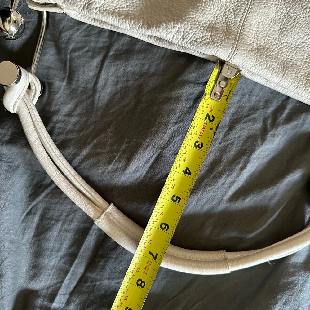 White pebbled leather Charles Jourdan purse - Picture 7 of 13